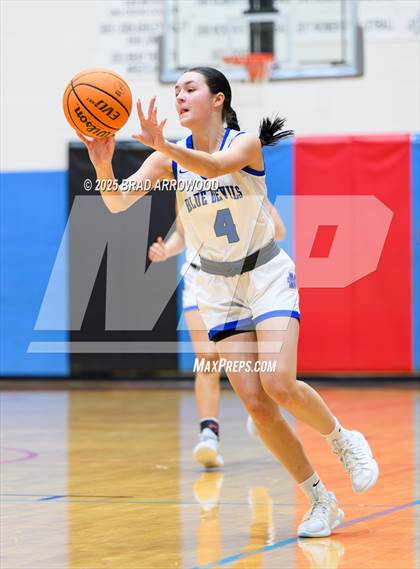 Thumbnail 3 in South Iredell vs Mooresville (North Iredell Holiday Classic) photogallery.