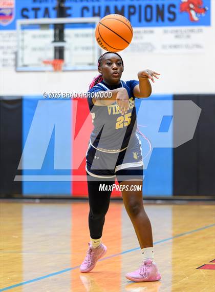 Thumbnail 2 in South Iredell vs Mooresville (North Iredell Holiday Classic) photogallery.