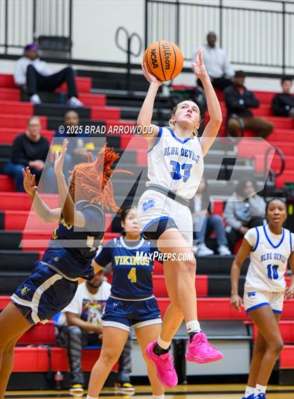 Thumbnail 3 in South Iredell vs Mooresville (North Iredell Holiday Classic) photogallery.