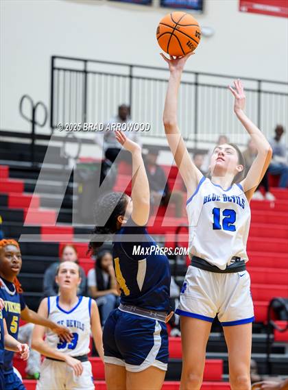 Thumbnail 2 in South Iredell vs Mooresville (North Iredell Holiday Classic) photogallery.
