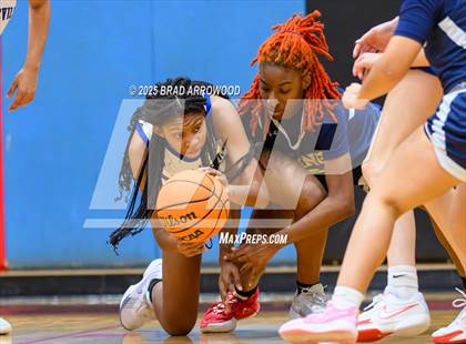 Thumbnail 3 in South Iredell vs Mooresville (North Iredell Holiday Classic) photogallery.