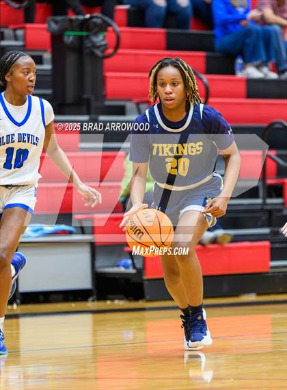 Thumbnail 3 in South Iredell vs Mooresville (North Iredell Holiday Classic) photogallery.