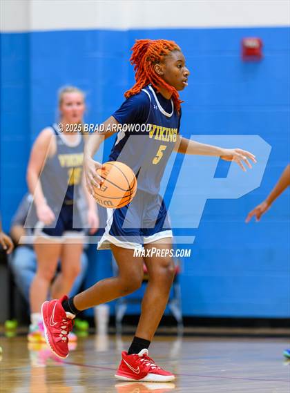 Thumbnail 3 in South Iredell vs Mooresville (North Iredell Holiday Classic) photogallery.