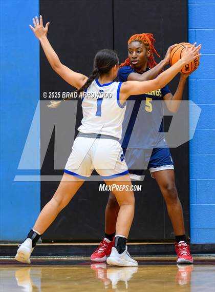 Thumbnail 3 in South Iredell vs Mooresville (North Iredell Holiday Classic) photogallery.
