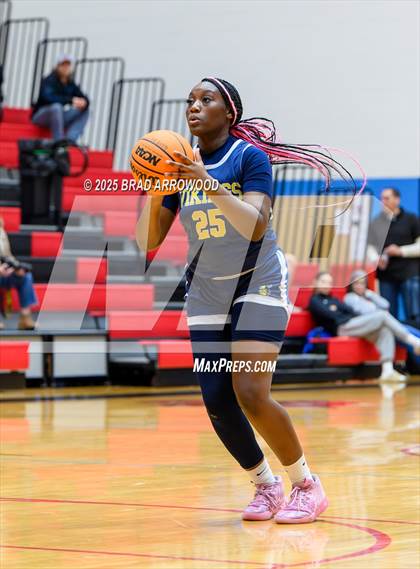 Thumbnail 2 in South Iredell vs Mooresville (North Iredell Holiday Classic) photogallery.