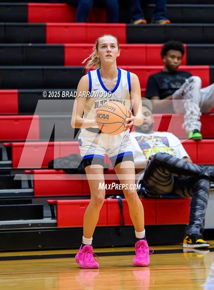 Thumbnail 2 in South Iredell vs Mooresville (North Iredell Holiday Classic) photogallery.