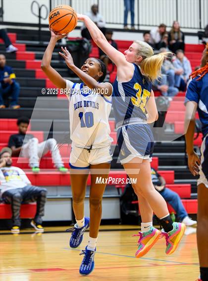 Thumbnail 1 in South Iredell vs Mooresville (North Iredell Holiday Classic) photogallery.
