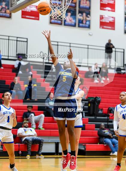 Thumbnail 1 in South Iredell vs Mooresville (North Iredell Holiday Classic) photogallery.