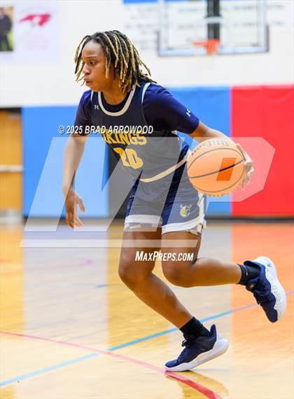 Thumbnail 3 in South Iredell vs Mooresville (North Iredell Holiday Classic) photogallery.