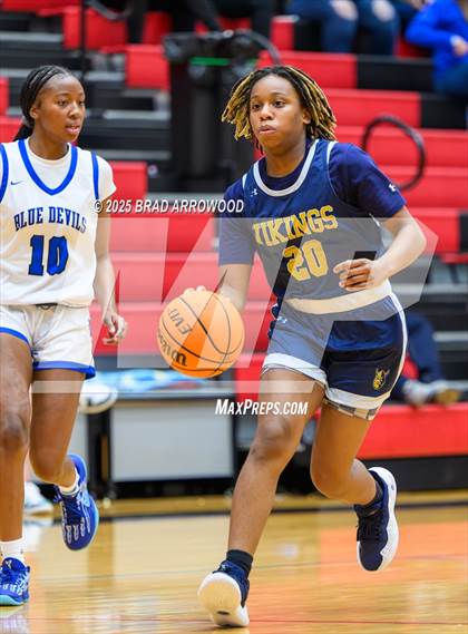 Thumbnail 2 in South Iredell vs Mooresville (North Iredell Holiday Classic) photogallery.