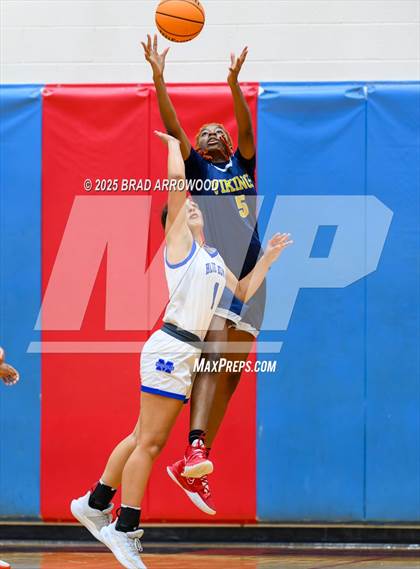 Thumbnail 2 in South Iredell vs Mooresville (North Iredell Holiday Classic) photogallery.