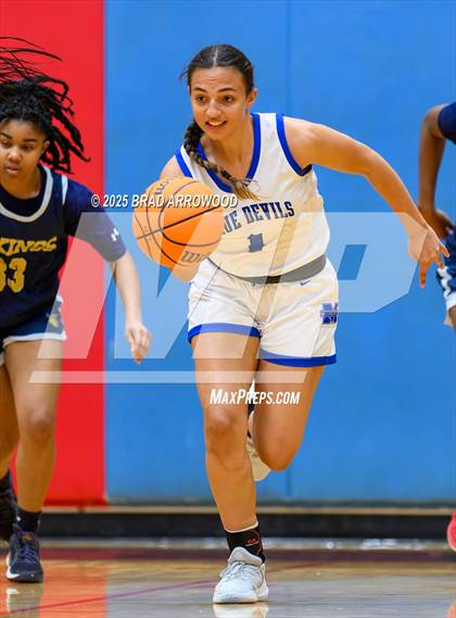 Thumbnail 2 in South Iredell vs Mooresville (North Iredell Holiday Classic) photogallery.