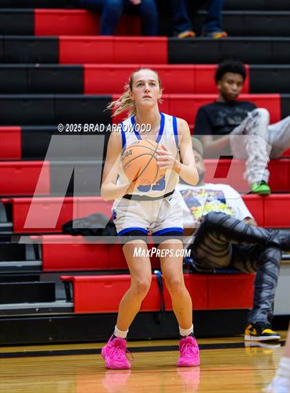Thumbnail 3 in South Iredell vs Mooresville (North Iredell Holiday Classic) photogallery.
