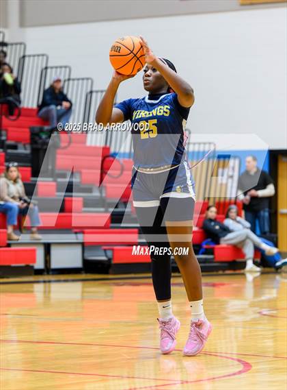Thumbnail 3 in South Iredell vs Mooresville (North Iredell Holiday Classic) photogallery.