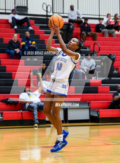Thumbnail 2 in South Iredell vs Mooresville (North Iredell Holiday Classic) photogallery.