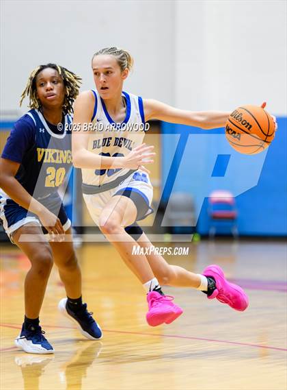 Thumbnail 1 in South Iredell vs Mooresville (North Iredell Holiday Classic) photogallery.
