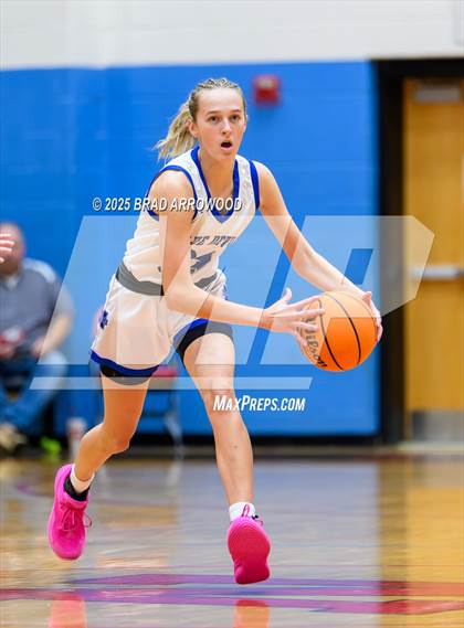 Thumbnail 3 in South Iredell vs Mooresville (North Iredell Holiday Classic) photogallery.