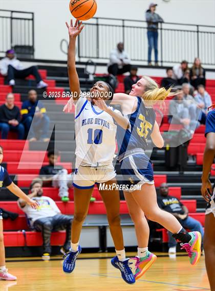 Thumbnail 3 in South Iredell vs Mooresville (North Iredell Holiday Classic) photogallery.