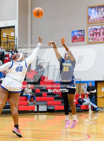 Thumbnail 2 in South Iredell vs Mooresville (North Iredell Holiday Classic) photogallery.