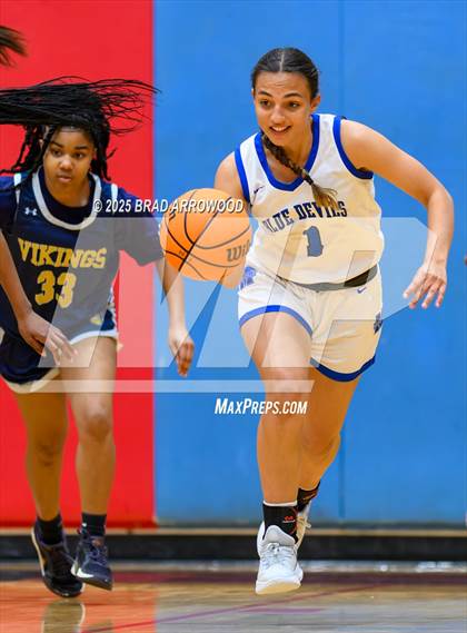 Thumbnail 1 in South Iredell vs Mooresville (North Iredell Holiday Classic) photogallery.