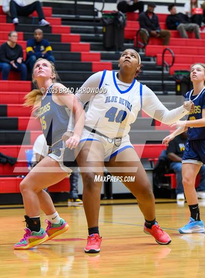 Thumbnail 1 in South Iredell vs Mooresville (North Iredell Holiday Classic) photogallery.