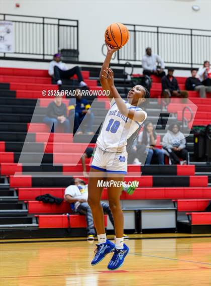 Thumbnail 3 in South Iredell vs Mooresville (North Iredell Holiday Classic) photogallery.