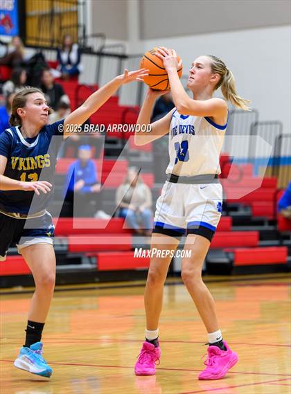 Thumbnail 3 in South Iredell vs Mooresville (North Iredell Holiday Classic) photogallery.