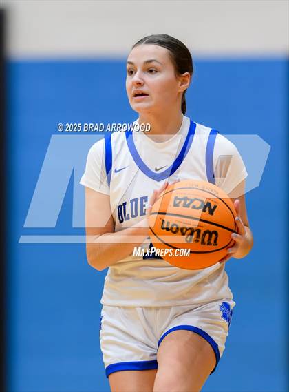 Thumbnail 2 in South Iredell vs Mooresville (North Iredell Holiday Classic) photogallery.