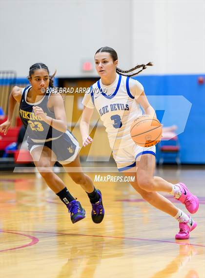 Thumbnail 1 in South Iredell vs Mooresville (North Iredell Holiday Classic) photogallery.