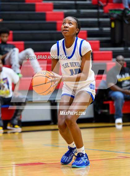Thumbnail 1 in South Iredell vs Mooresville (North Iredell Holiday Classic) photogallery.
