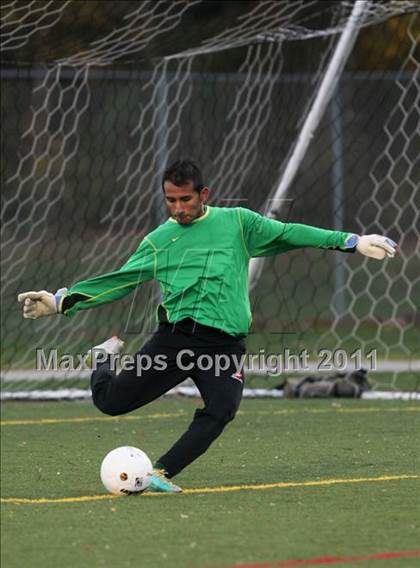 Thumbnail 2 in New London @ Wilton (CIAC Class L 1st Round) photogallery.
