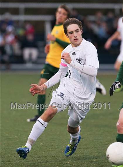 Thumbnail 2 in New London @ Wilton (CIAC Class L 1st Round) photogallery.