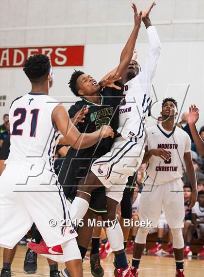 Thumbnail 1 in Long Beach Poly vs. Modesto Christian photogallery.