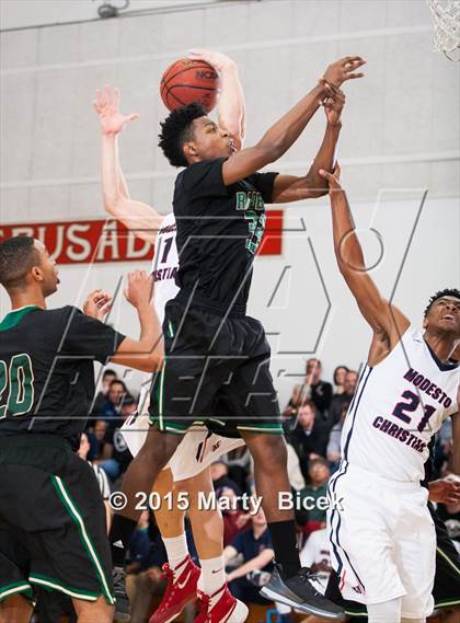 Thumbnail 3 in Long Beach Poly vs. Modesto Christian photogallery.
