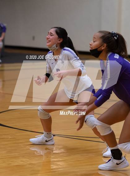Thumbnail 3 in San Marcos vs Reagan [Ronald] (6A Region 4 Area Playoff) photogallery.