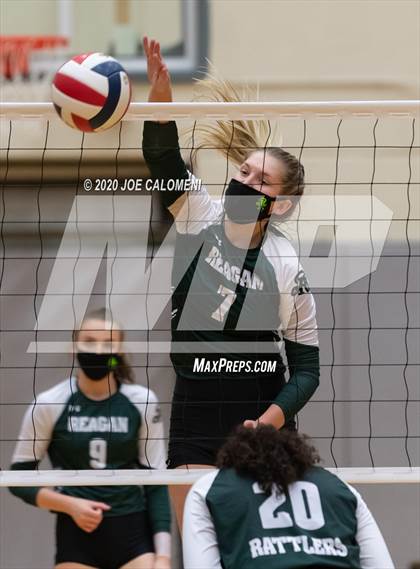 Thumbnail 1 in San Marcos vs Reagan [Ronald] (6A Region 4 Area Playoff) photogallery.