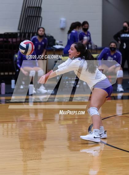 Thumbnail 3 in San Marcos vs Reagan [Ronald] (6A Region 4 Area Playoff) photogallery.