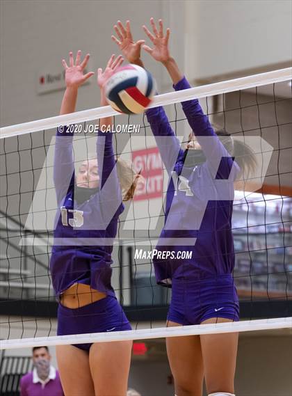 Thumbnail 3 in San Marcos vs Reagan [Ronald] (6A Region 4 Area Playoff) photogallery.