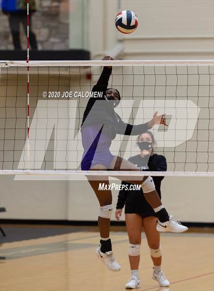 Thumbnail 2 in San Marcos vs Reagan [Ronald] (6A Region 4 Area Playoff) photogallery.