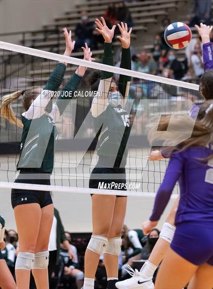 Thumbnail 3 in San Marcos vs Reagan [Ronald] (6A Region 4 Area Playoff) photogallery.