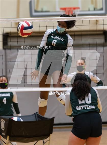 Thumbnail 3 in San Marcos vs Reagan [Ronald] (6A Region 4 Area Playoff) photogallery.