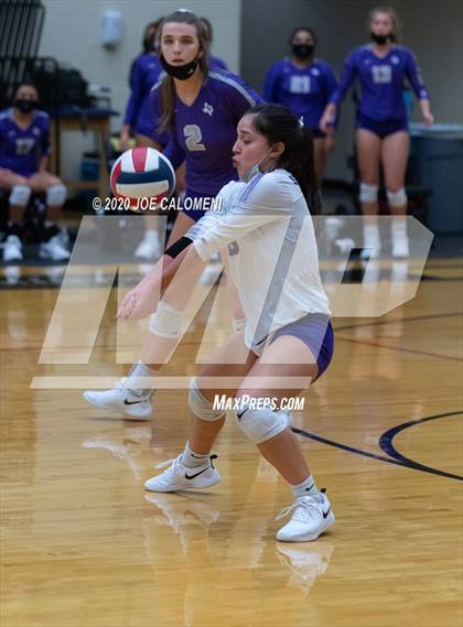 Thumbnail 3 in San Marcos vs Reagan [Ronald] (6A Region 4 Area Playoff) photogallery.