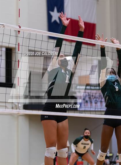 Thumbnail 1 in San Marcos vs Reagan [Ronald] (6A Region 4 Area Playoff) photogallery.