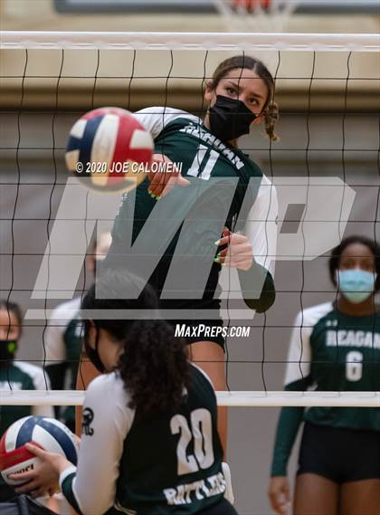 Thumbnail 3 in San Marcos vs Reagan [Ronald] (6A Region 4 Area Playoff) photogallery.