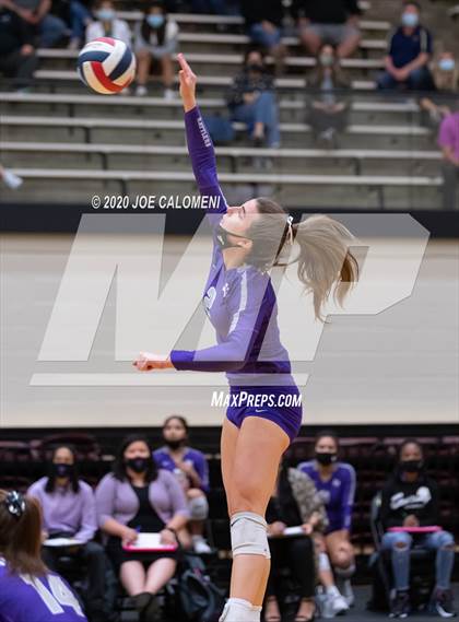 Thumbnail 2 in San Marcos vs Reagan [Ronald] (6A Region 4 Area Playoff) photogallery.