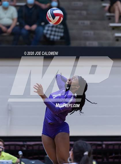 Thumbnail 2 in San Marcos vs Reagan [Ronald] (6A Region 4 Area Playoff) photogallery.