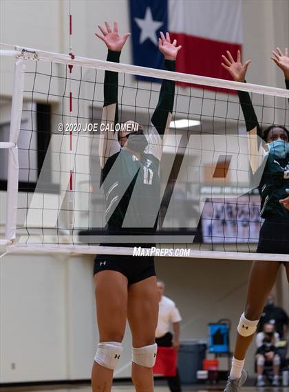 Thumbnail 1 in San Marcos vs Reagan [Ronald] (6A Region 4 Area Playoff) photogallery.