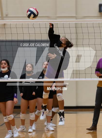 Thumbnail 2 in San Marcos vs Reagan [Ronald] (6A Region 4 Area Playoff) photogallery.