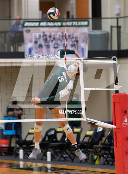 Thumbnail 2 in San Marcos vs Reagan [Ronald] (6A Region 4 Area Playoff) photogallery.