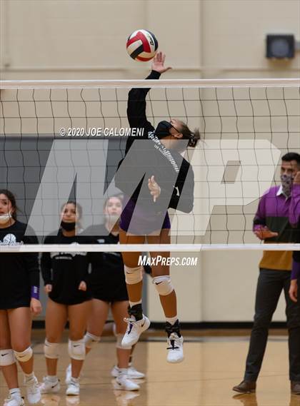 Thumbnail 1 in San Marcos vs Reagan [Ronald] (6A Region 4 Area Playoff) photogallery.